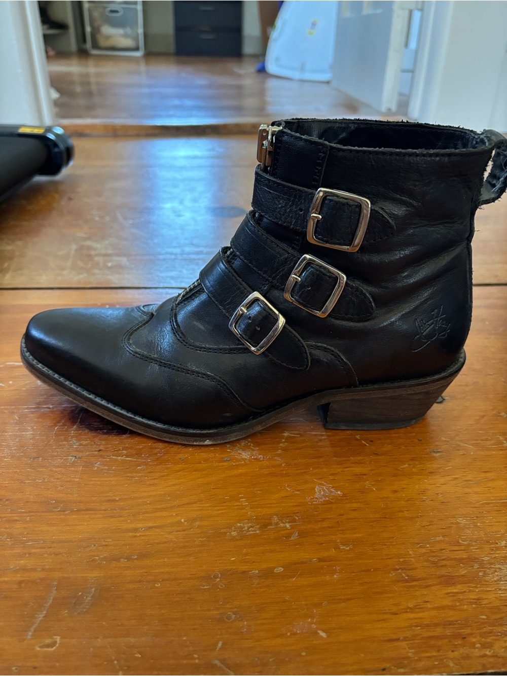 John Fluevog retired Jett Black Leather Triple-Buckle Ankle Boots size 7.5 - Picture 8 of 11